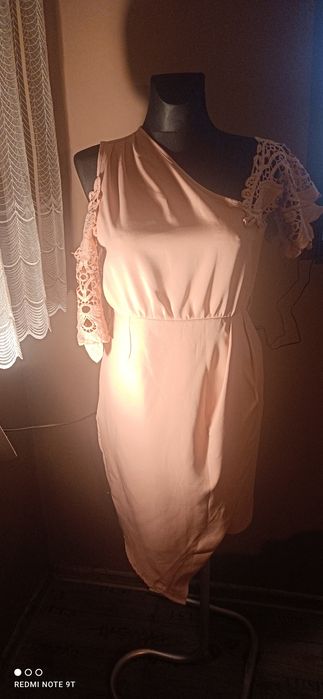 Sukienka na jedno ramię