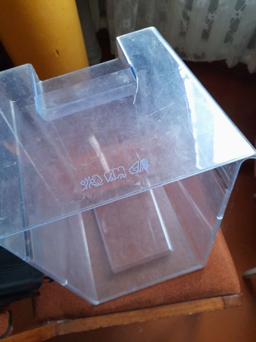 Ящики  та скляні полиці до холодильника