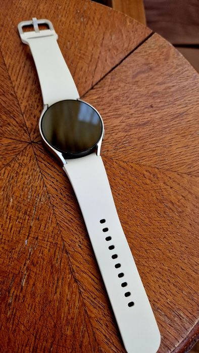 Продам Смарт-годинник Samsung Galaxy Watch6 40mm (Gold) SM-R930NZEASEK