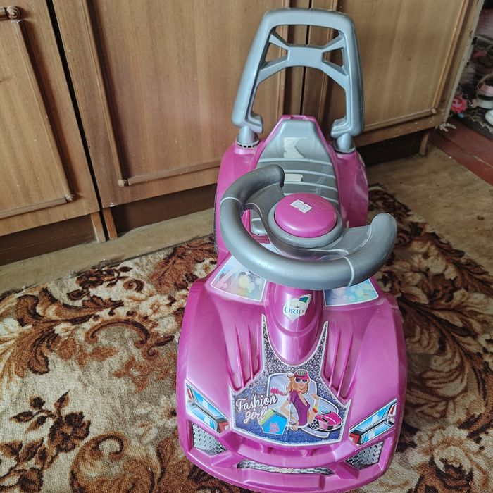 Продам Машинка толокар