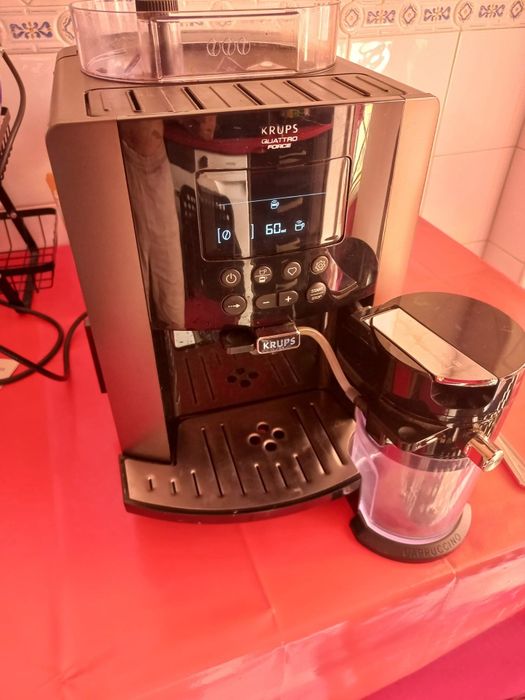 Máquina de café como nova unico senão  o moinho deixou de funcionar