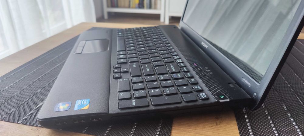 Sony 71211M - 15,6 cala - Core i3 4x2,40 GHz - 4GB Ram - 256GB SSD - Win10
