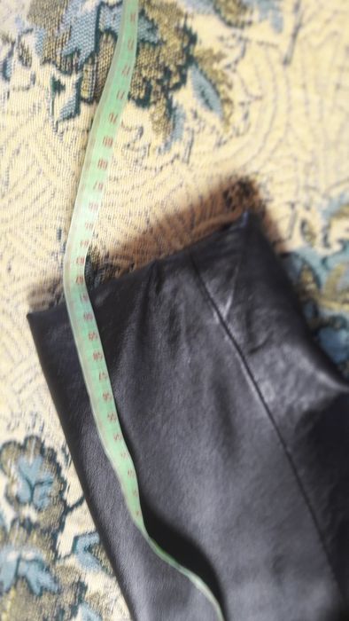 Продам две женские натуральные кожаные куртки