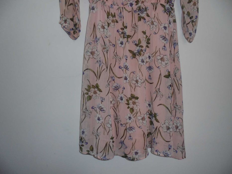 vestido de senhora muito alegre