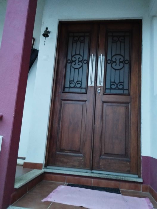 Janelas e porta em madeira