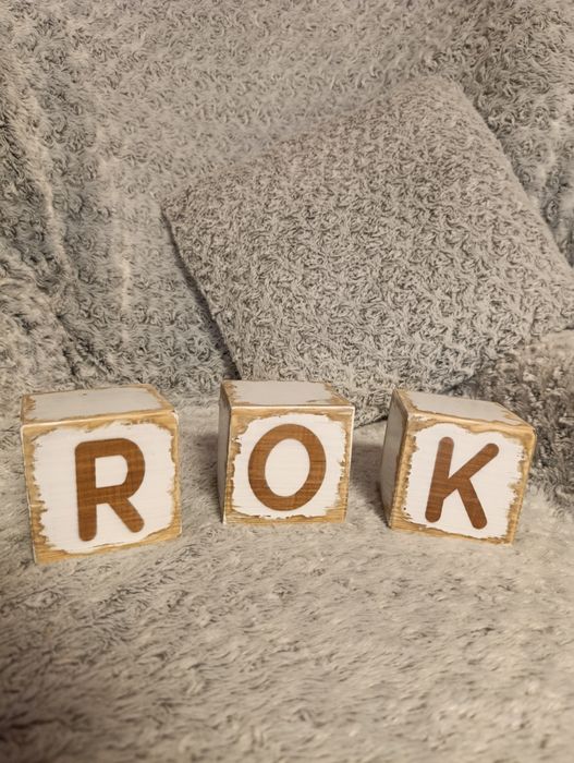 Drewniane kostki ,,ROK,,