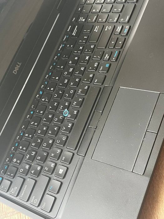 Dell Latitude 5591 16гб DDR4 512гб 6 ядер