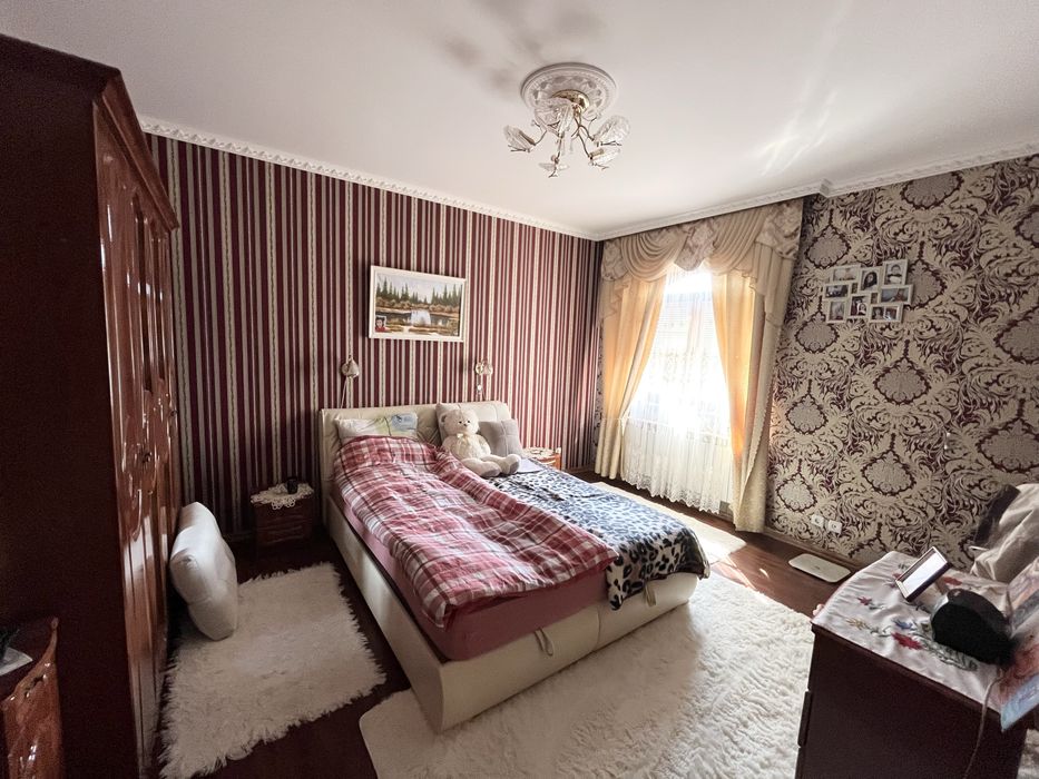 Продам будинок 412 м2 приват ділянка 18 сот Берегово вул. Чігосуг 14
