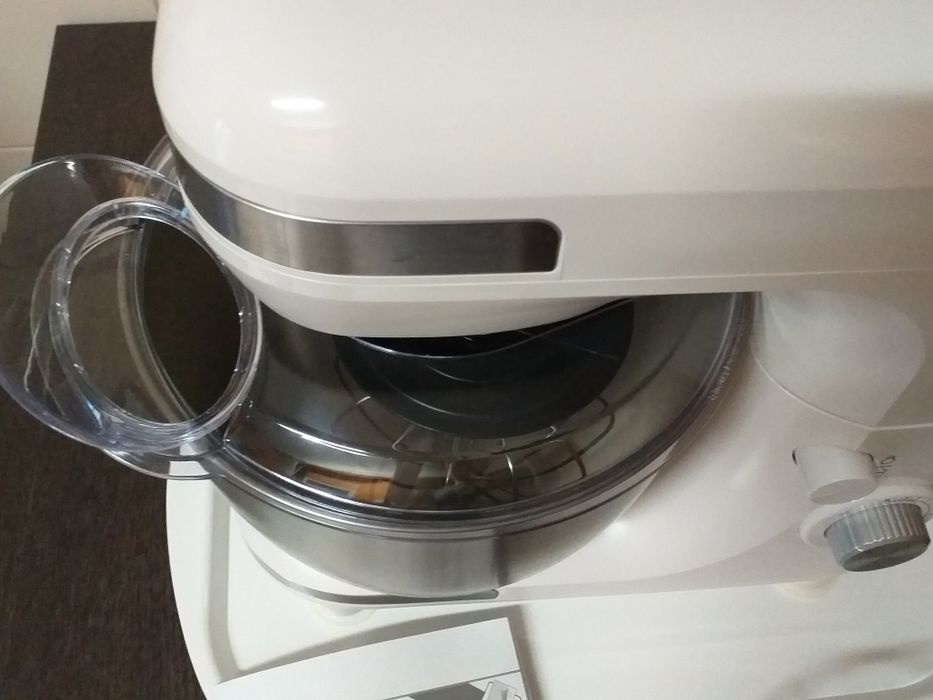 NOVO À  ESTREIA Batedeira robot de cozinha 600W taça inox 5Ltampa antisalpicos,3peças para bater claras,misturar,amassar VALOR FIXO em mão veja zonas