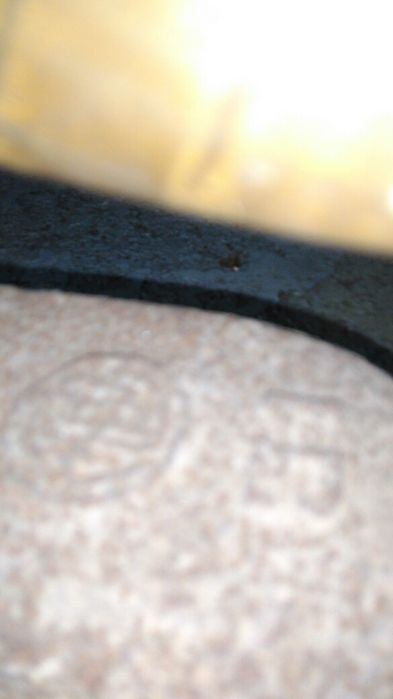 Ferro antigo de alfaiate com chaminé alta