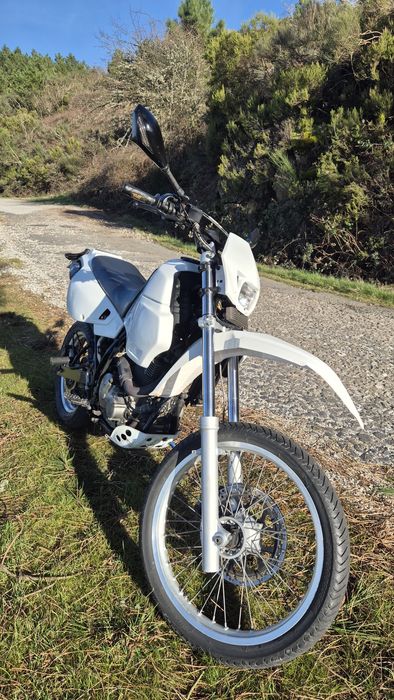 Suzuki dr650r.   .