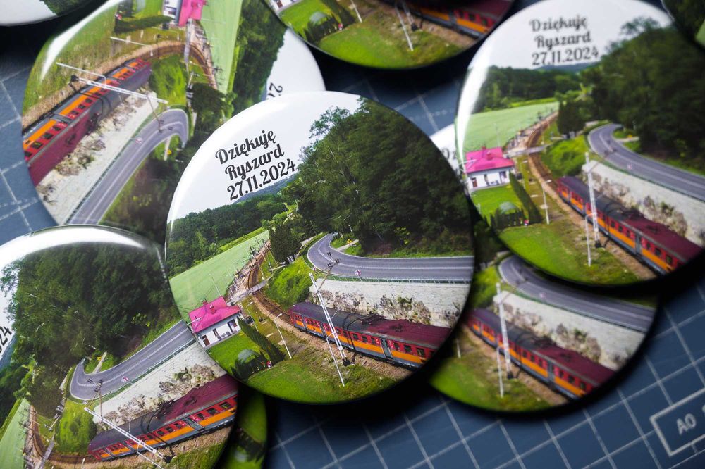 Przypinki z personalizowaną grafiką  / zdjęciem 75 mm - z agrafką