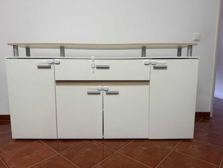 Aparador com arrumação — usado