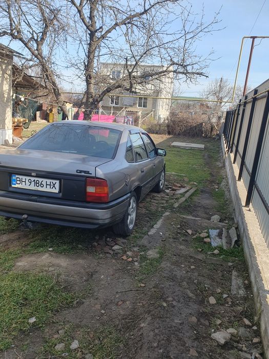 Продам автомобиль Опель Вектра,,А  механика 1.6 бензин