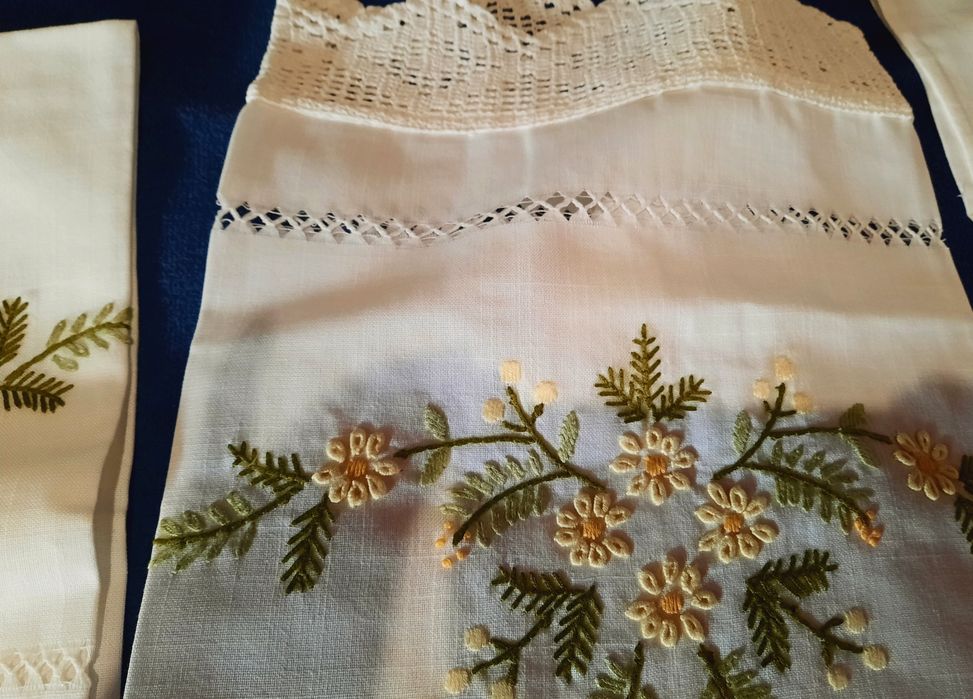 Conjunto 5 peças muito bonitas.