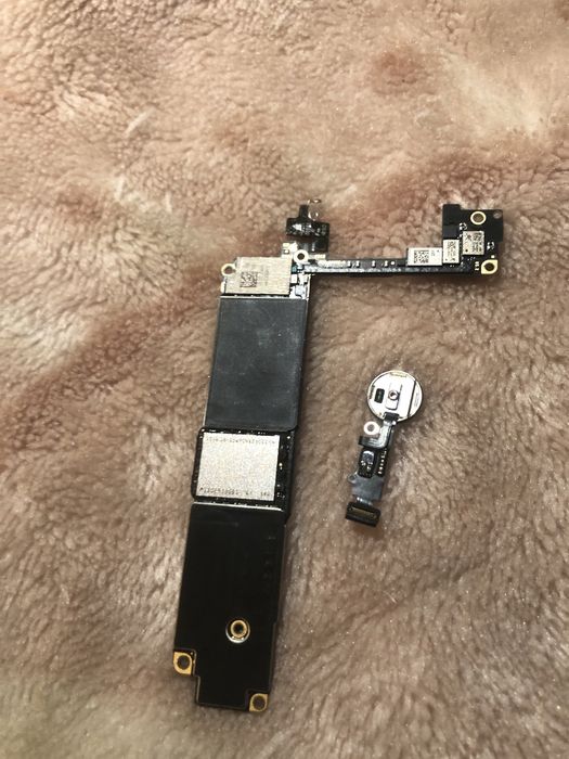Модуль на iphon se 2 -se 3 . Iphon 8