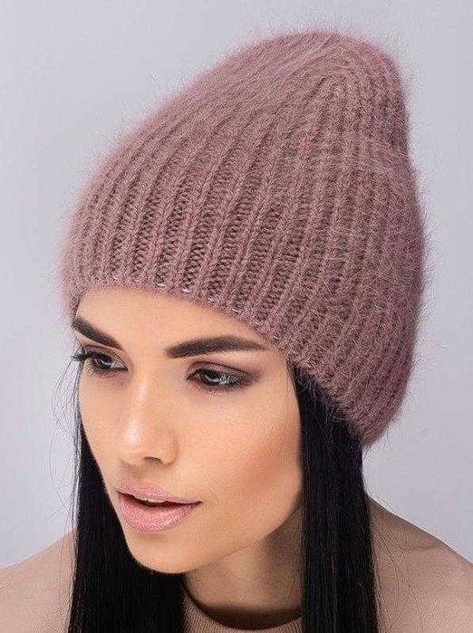 Нежная зимняя шапка из ангоры на флисе.