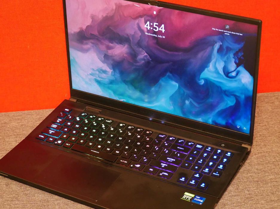 Asus Zephyrus S17 (GX 703) - 32GB RAM, i7 11800H, 4K 120Hz, RTX 3070