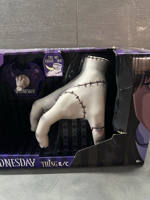 Рука на радіокеруванні Wednesday. Іграшка для поціновувачів:)