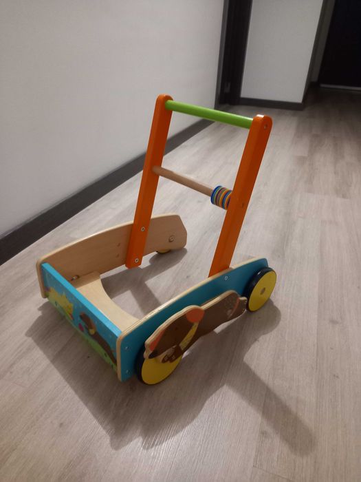 Brinquedos bebé  - carro e mesa se atividades, andarilho de madeira