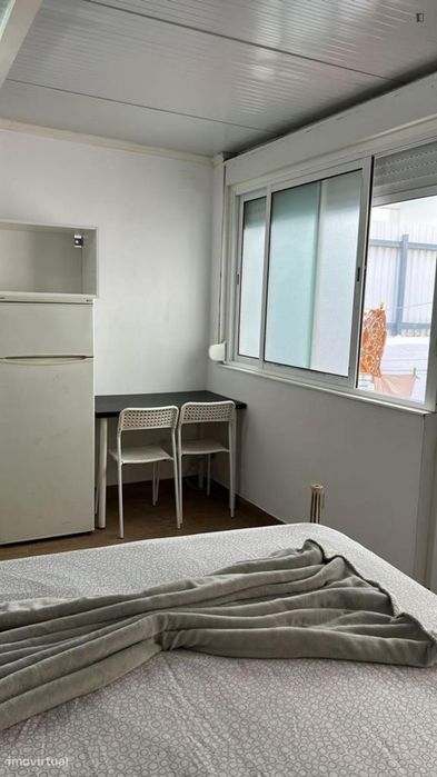 Quarto - localizado em Arroios Lisbon