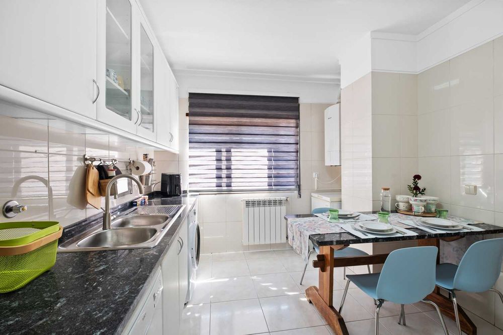 Arrendo quarto com varanda e Ar condicionado