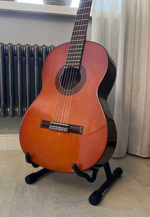 Solidny Uniwersalny Stojak na Gitarę - Stabilność i Bezpieczeństwo