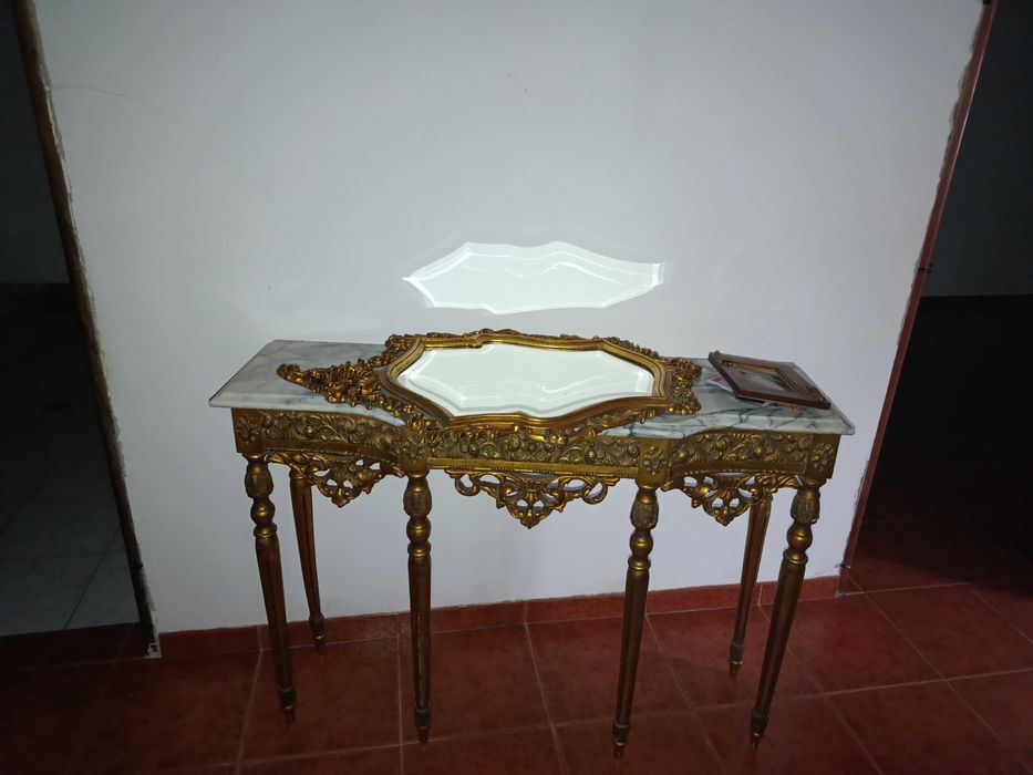 Aparador e espelho em bronze