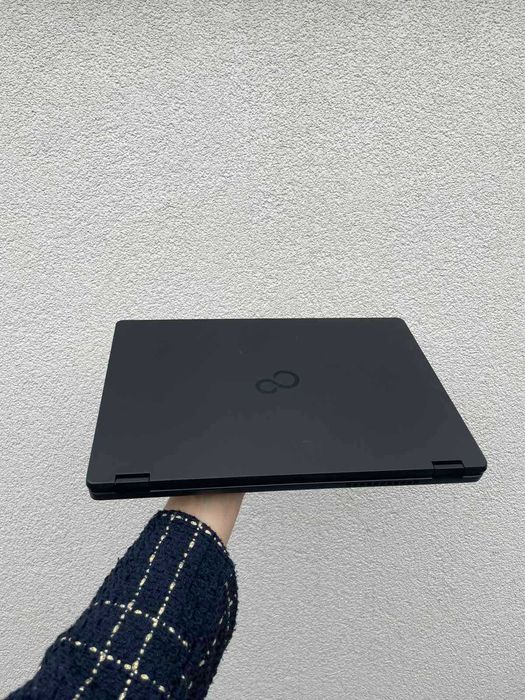 Fujitsu LifeBook U7311 — легкий бізнес ноутбук з 4G модемом є 90шт