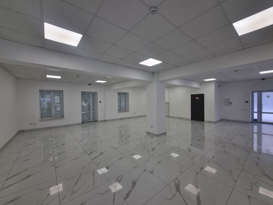 Центр міста, вул.Замкова, 1 поверх. 127кв.м.