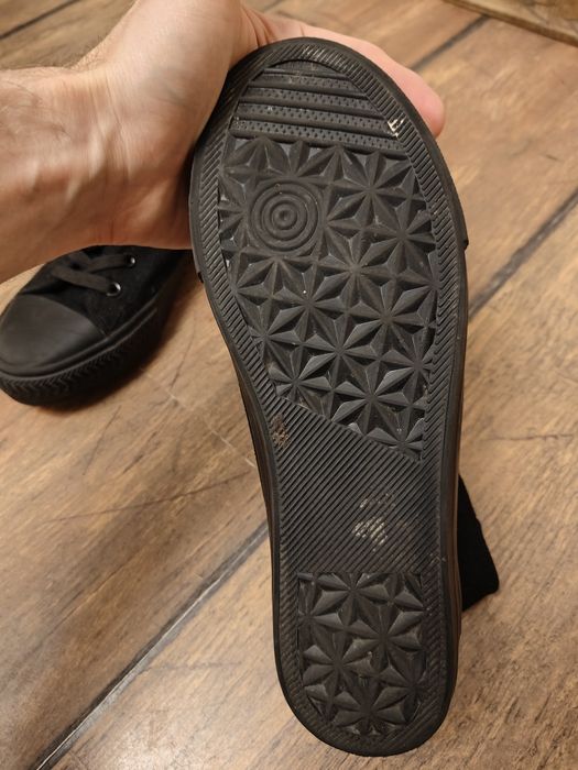 Продам черные кеды