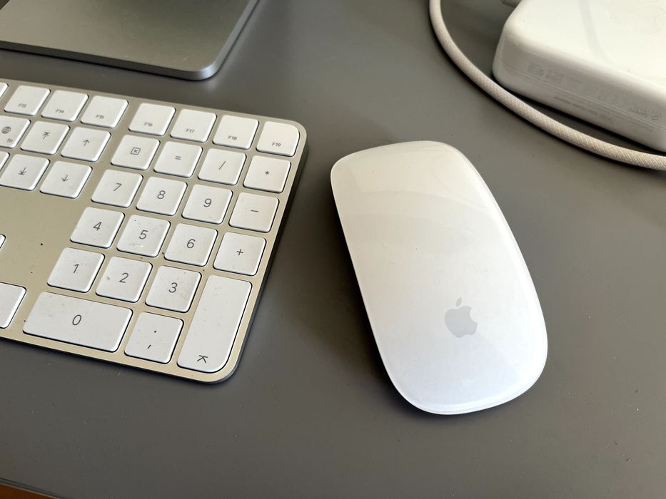 iMac 24″ (2021) – Chip M1 – 16GB RAM – 245GB SSD – Caixa original