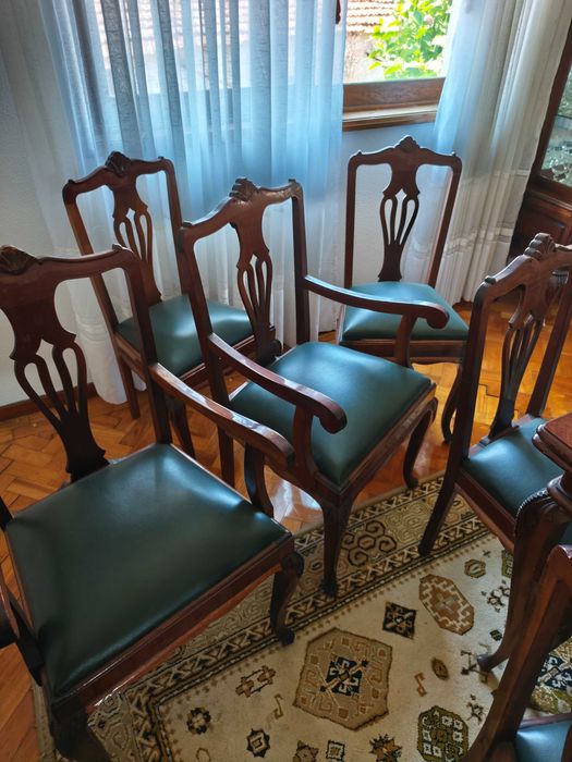 Conjunto de 8 cadeiras como novas - Madeira trabalhada
