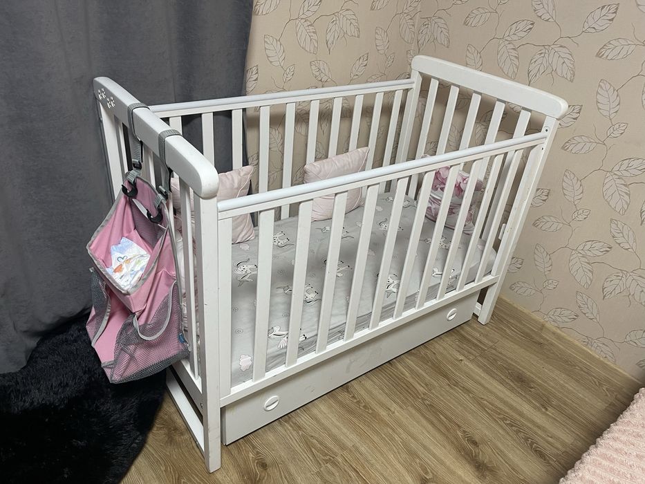 Дитяче ліжечко, кроватка с маятником та ящиком