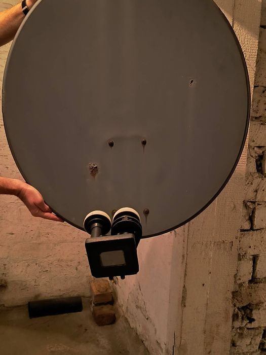 Antena satelitarna z 2 konwerterami