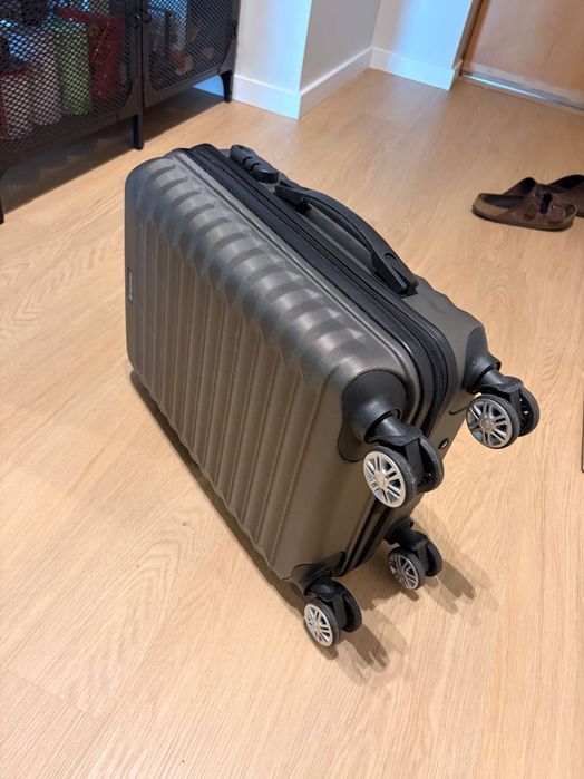 Mala Viagem / Carry On Luggage