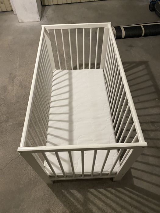 Berço bebé praticamente novo.
