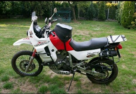 Honda Transalp 600 z silnikiem 650 oraz wachacz z Africa Twin 750
