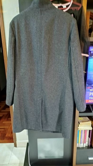 Sobretudo de homem cinzento