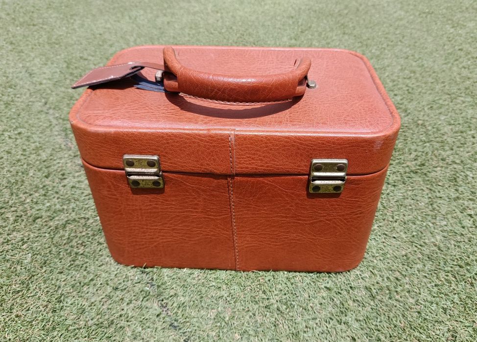 Mala de Beleza Vintage Castanha em Bom Estado | Vintage Brown Vanity Case in Good Condition