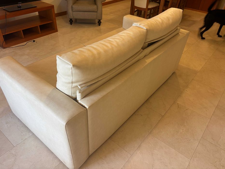 Sofá-cama 2 lugares em pele bege