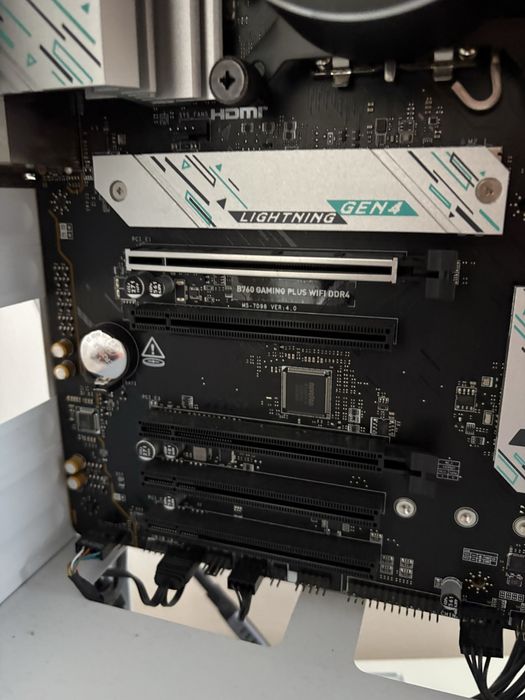 Podzespoły komputerowe – i5-14400F / B760 / 32 GB DDR4 / 850W / AIO LCD / NZXT H5 Flow