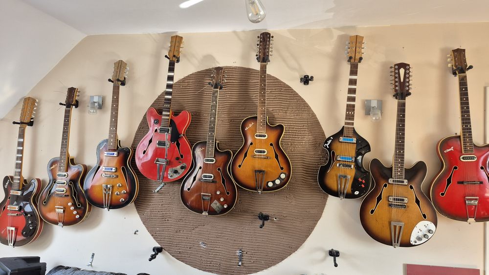kolekcja 21 gitar i 5 basow Defil