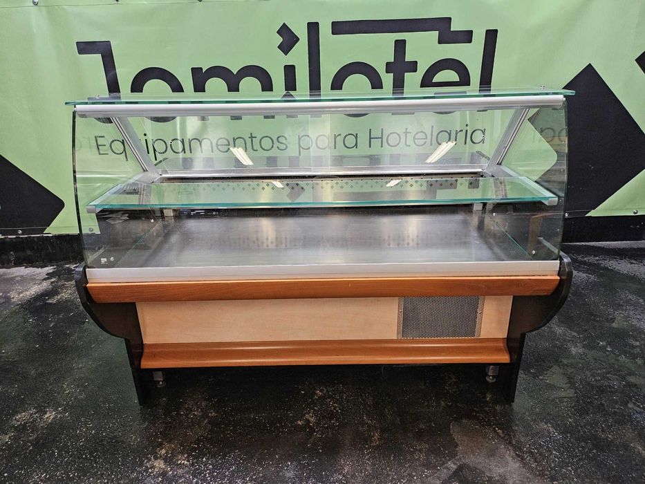 Vitrines refrigeradas e neutras
