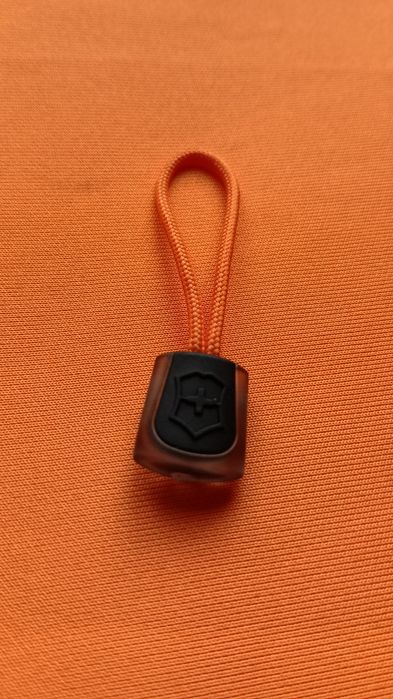 Мини - темляк для мультитулов Victorinox Black\Red\Orange. Новый