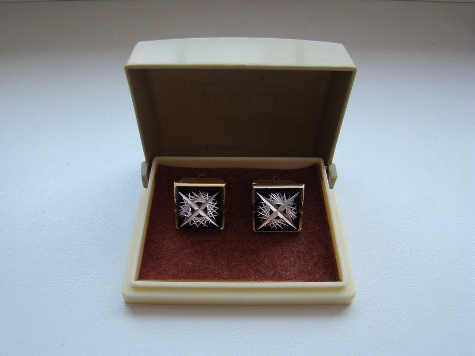 Запонки Горизонт в футляре времен СССР.