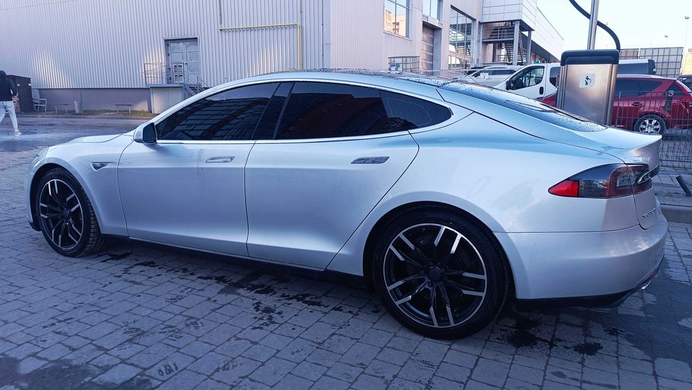 Tesla Model S P85  2013р.