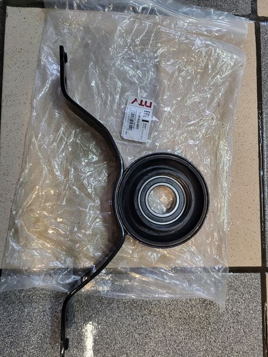 8T0521101AA  Audi Quattro a4,a5,a6 Підвісний підшипник кардана