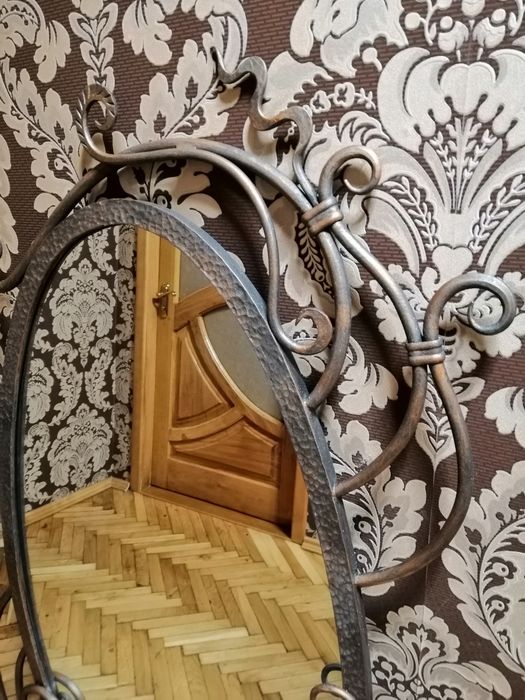 Коване дзеркало