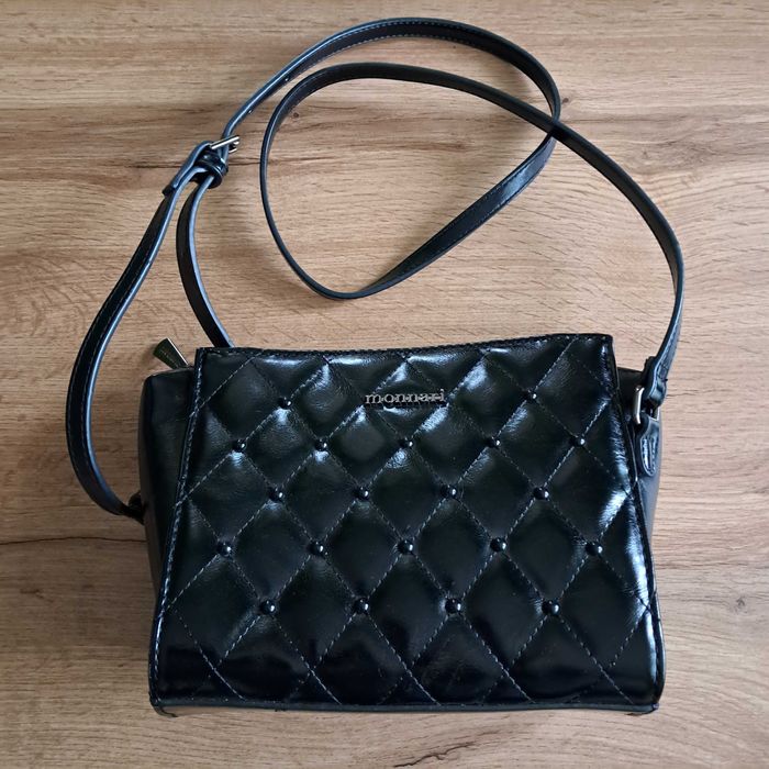 Czarna lakierowana torebka Monnari jak nowa